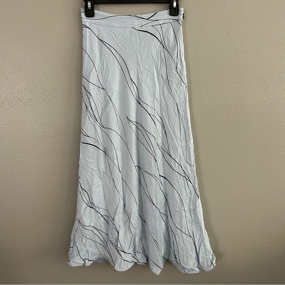 Equipment Dresses & Skirts - Equipment Femme Iva Abstract Light Blue Silk Blend Runway Midi Skirt Size 0